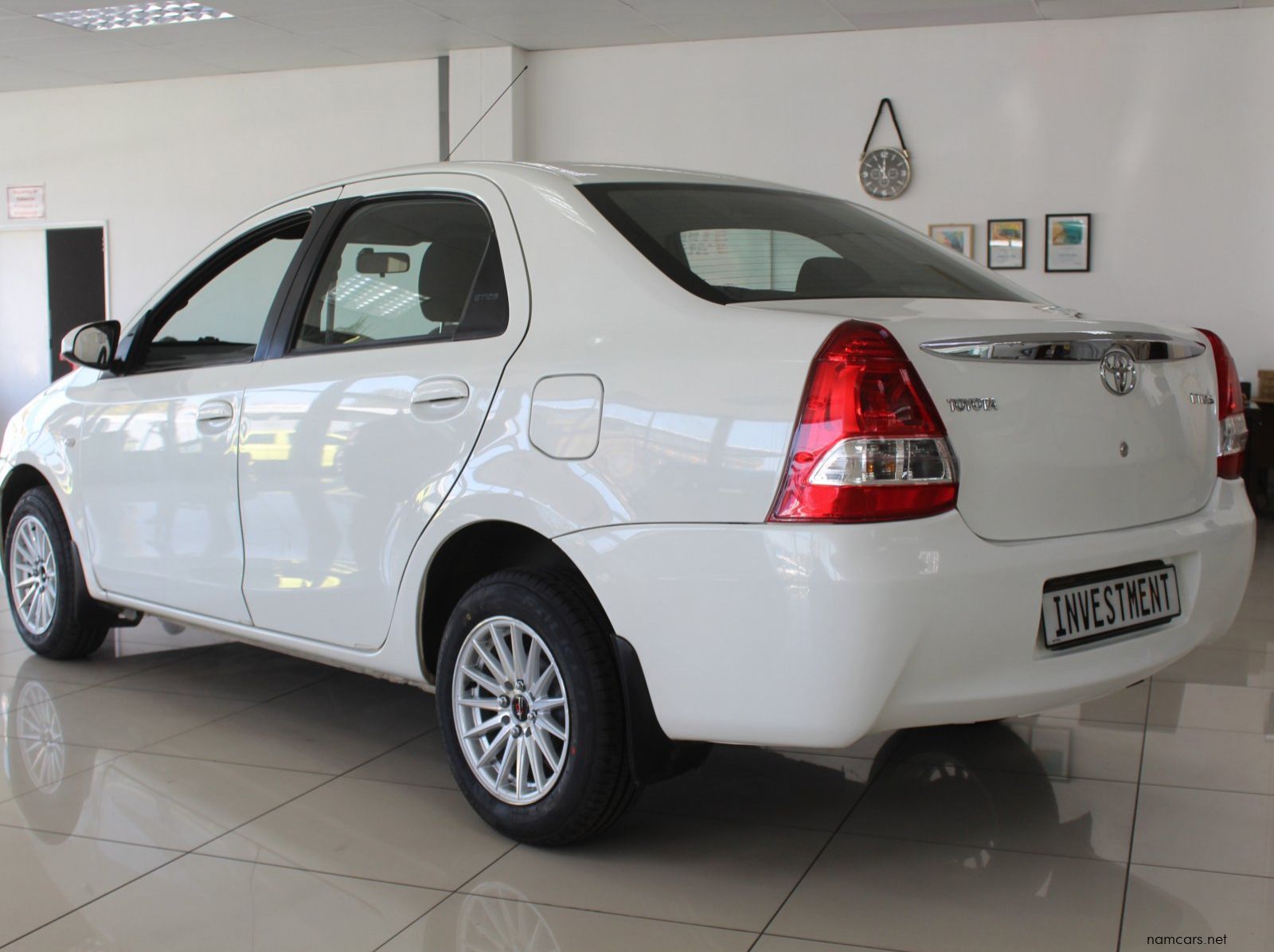 2015 Toyota Etios 1.5 SX sedan 4 door pictures