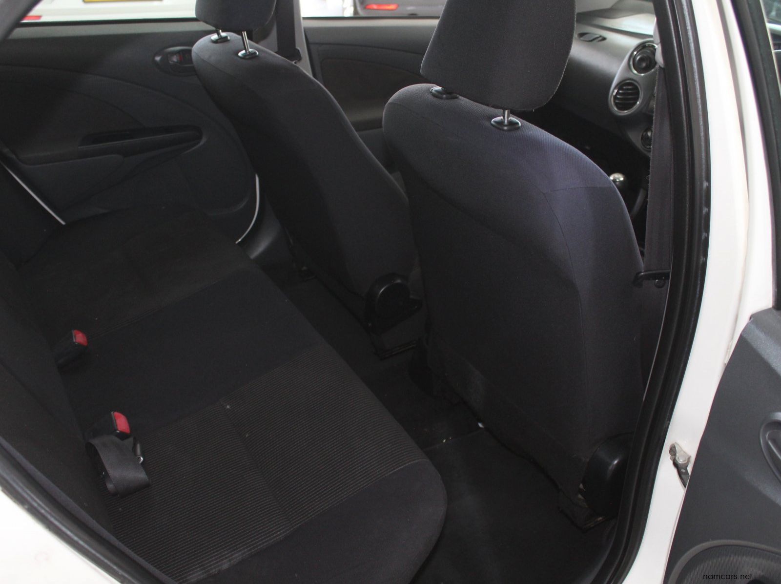 2015 Toyota Etios 1.5 SX sedan 4 door pictures
