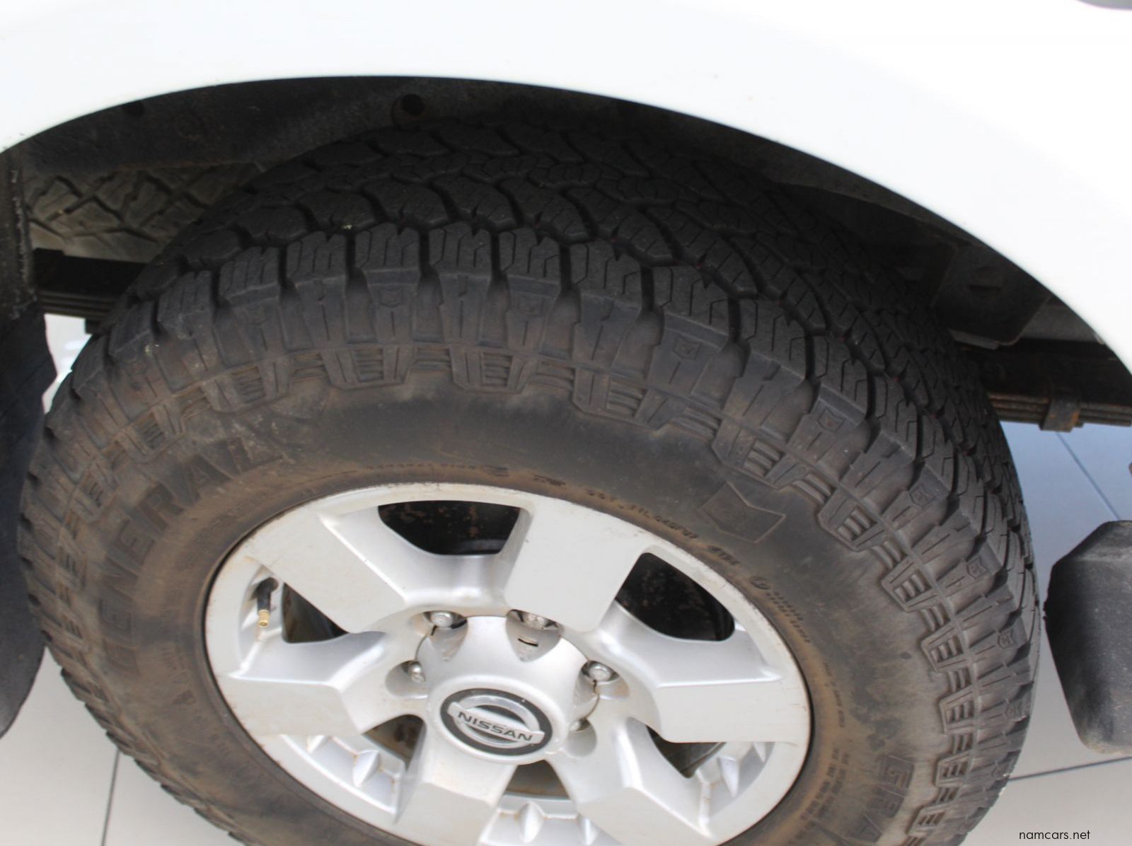 2020 Nissan NP300 2.5 TDI D cab 4x4 pictures