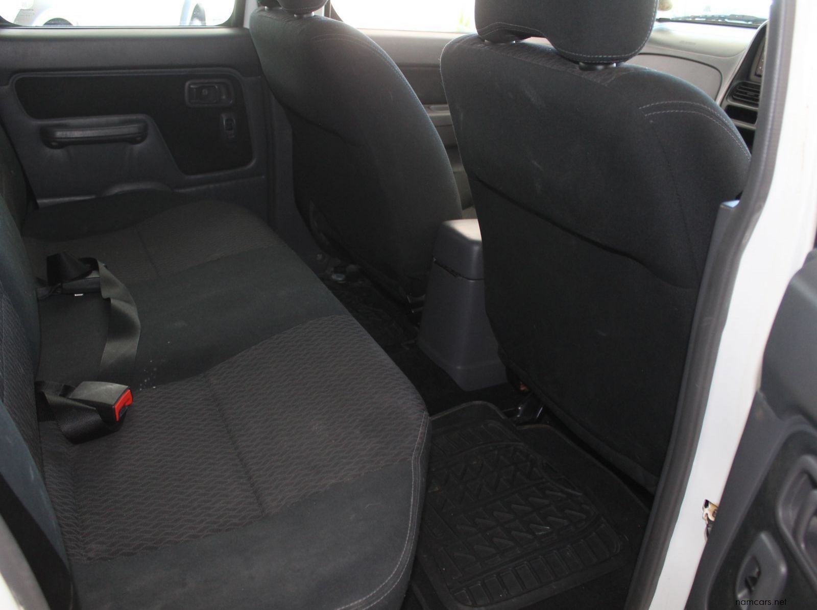 2020 Nissan NP300 2.5 TDI D cab 4x4 pictures