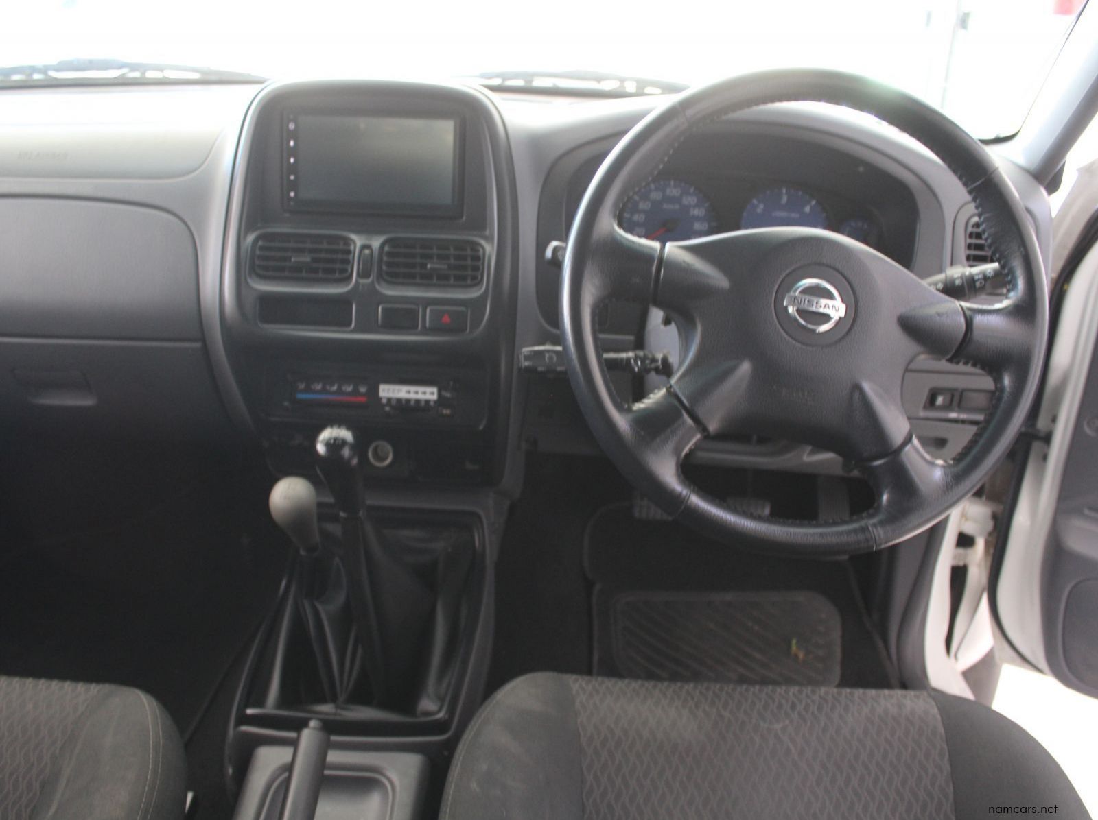 2020 Nissan NP300 2.5 TDI D cab 4x4 pictures