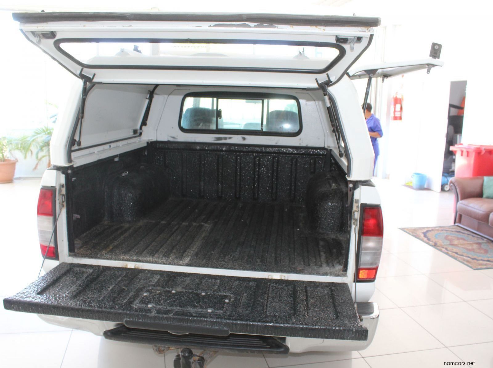 2020 Nissan NP300 2.5 TDI D cab 4x4 pictures