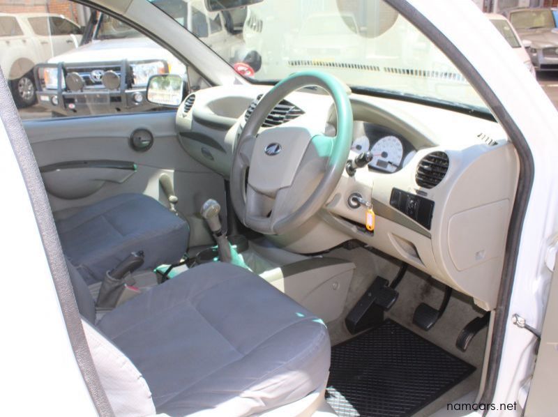 2015 Mahindra 2.2 Ginio pictures