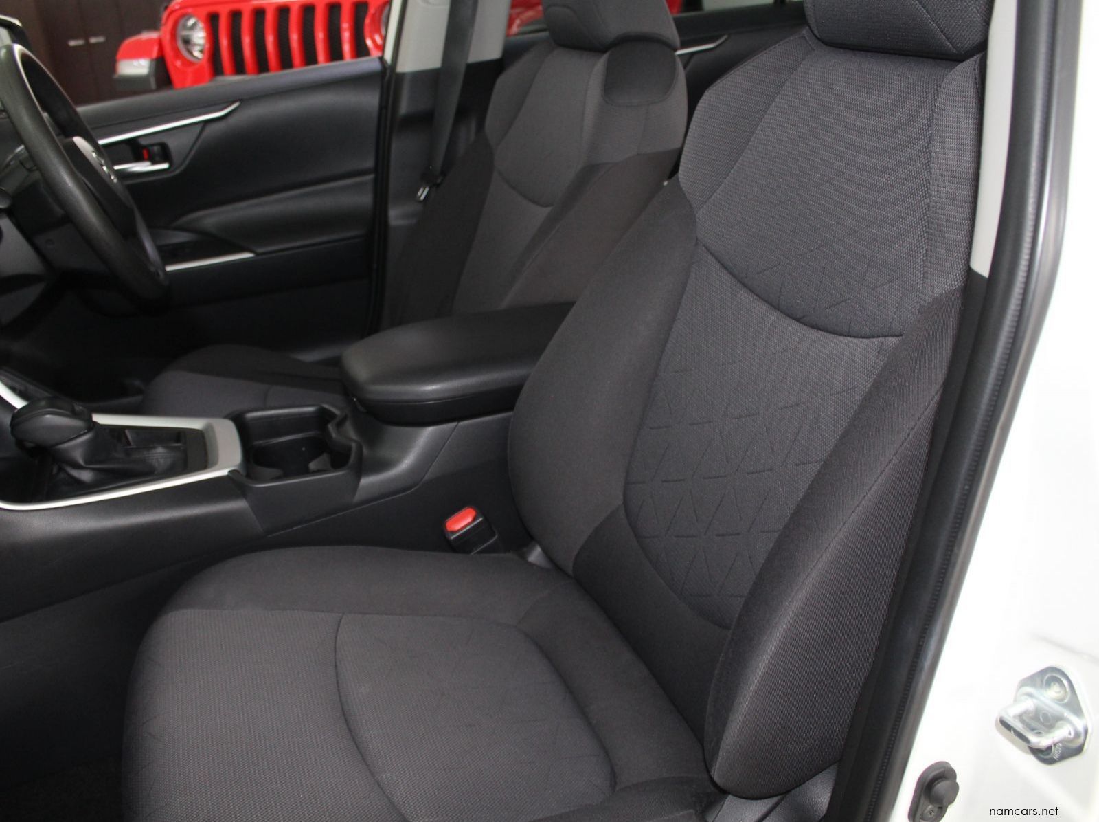 2019 Toyota RAV4 2.0 GX auto pictures