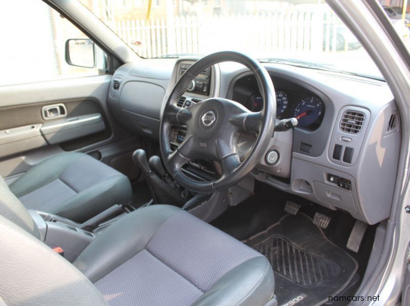 2016 Nissan NP300 2.5CDI D/C 4X4 pictures