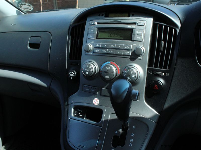 2015 Hyundai H1 2.5 Diesel pictures