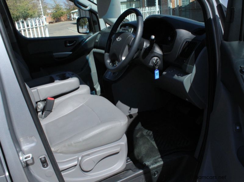 2015 Hyundai H1 2.5 Diesel pictures