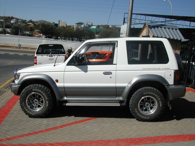 1992 Mitsubishi Pajero SWB pictures