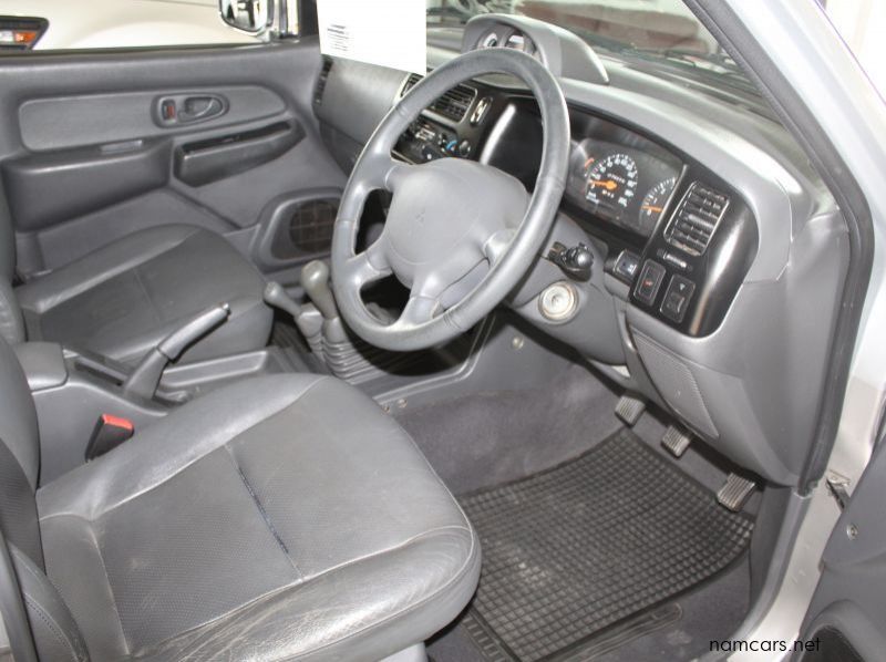 2000 Mitsubishi COLT RODEO V6 D/C 4X4 pictures