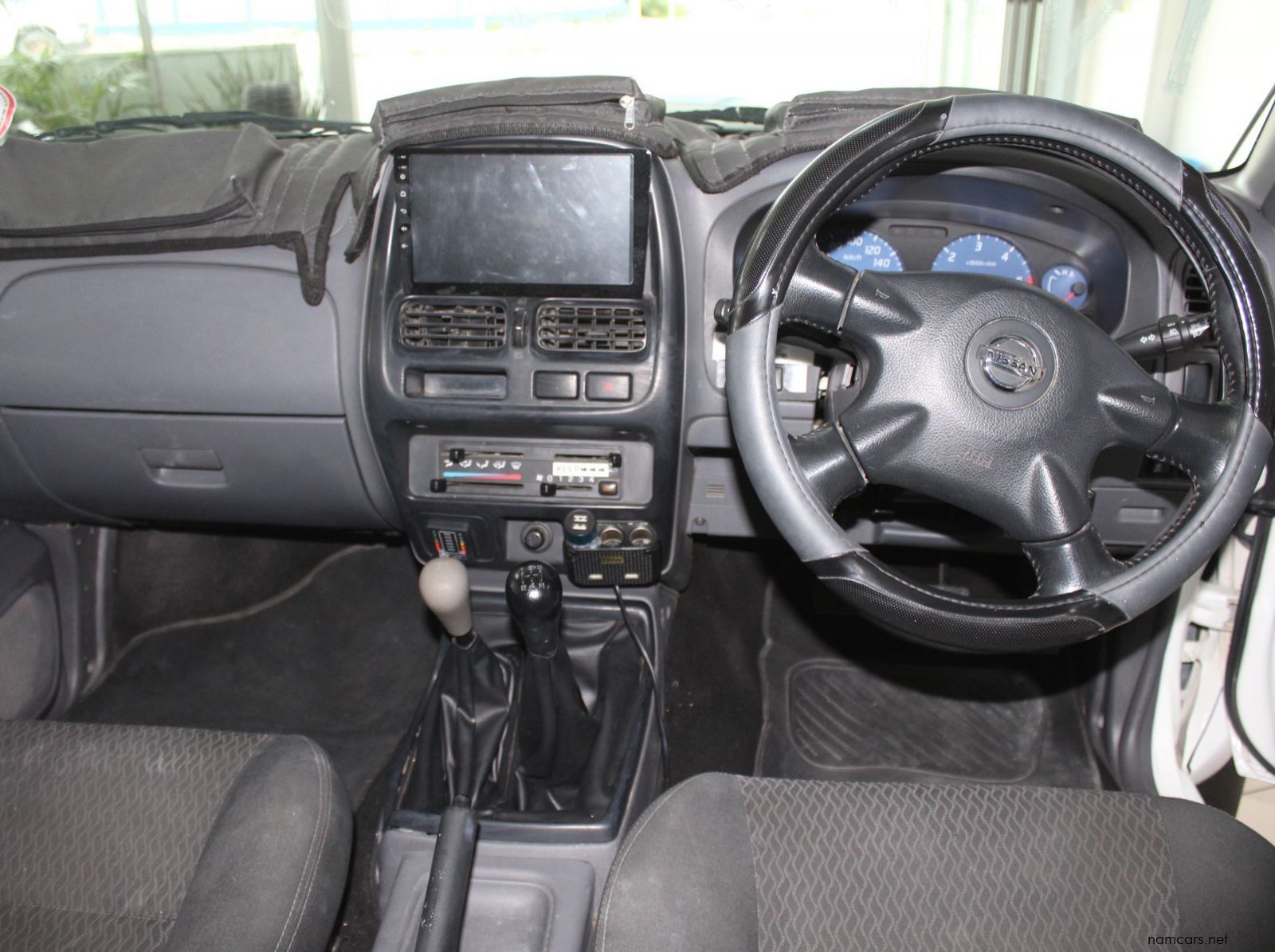 2020 Nissan NP300 2.5 TDI D cab 4x4 pictures