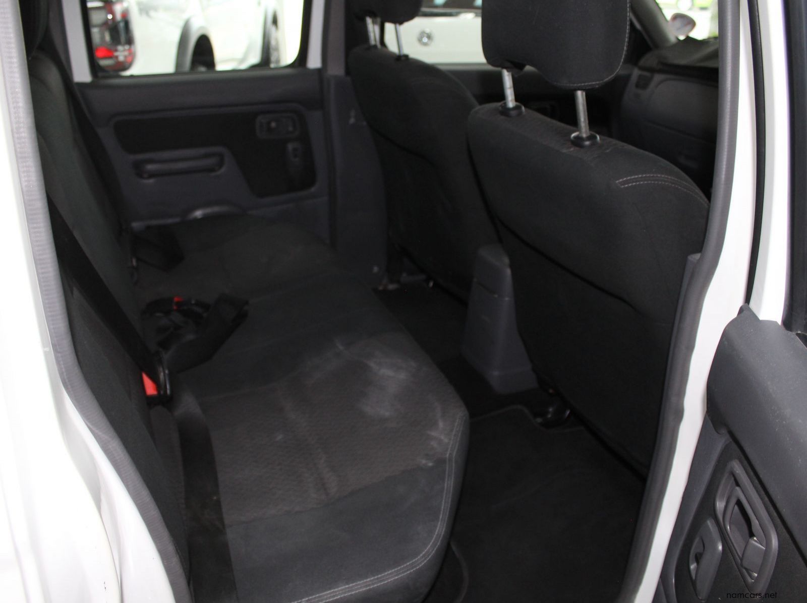 2020 Nissan NP300 2.5 TDI D cab 4x4 pictures