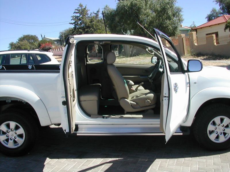 2011 Toyota Smart cab pictures