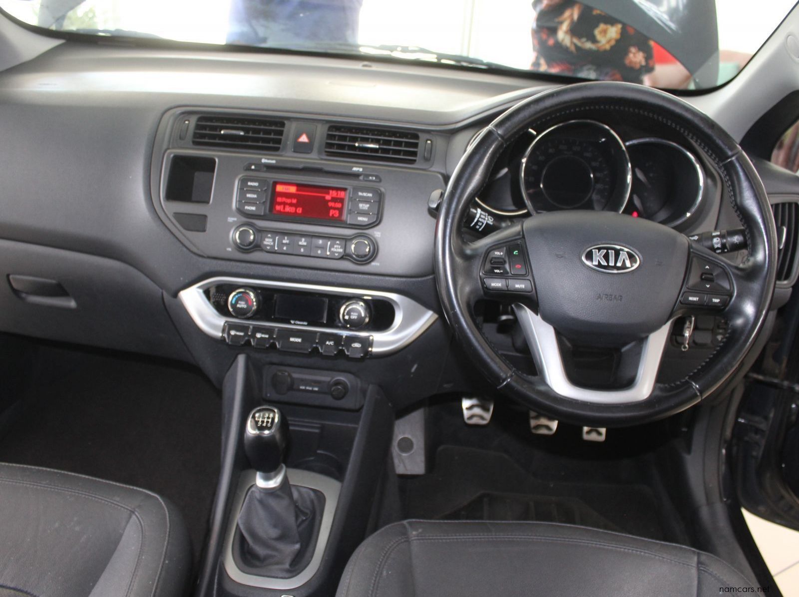 2015 Kia Rio 1.4i Tec pictures