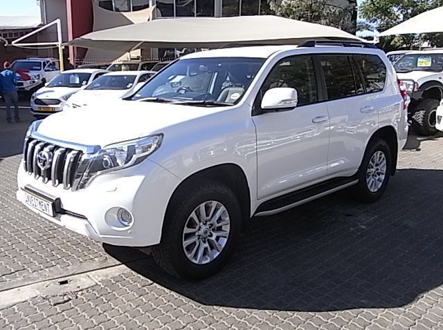 2017 Toyota Prado VX 4.0 V6 7 seater pictures