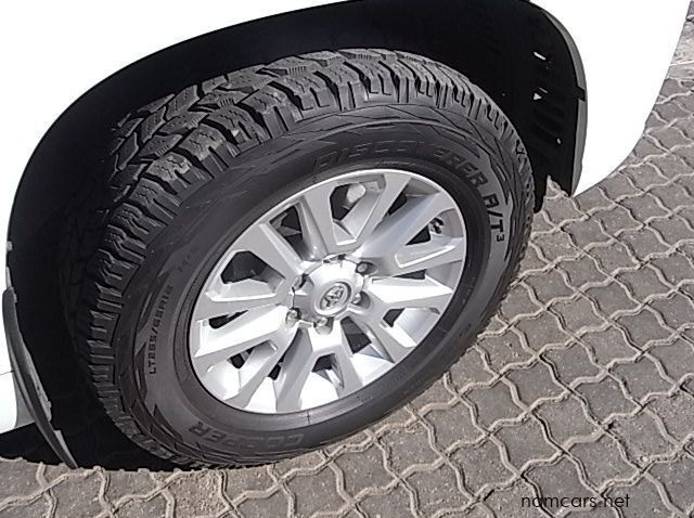 2017 Toyota Prado VX 4.0 V6 7 seater pictures