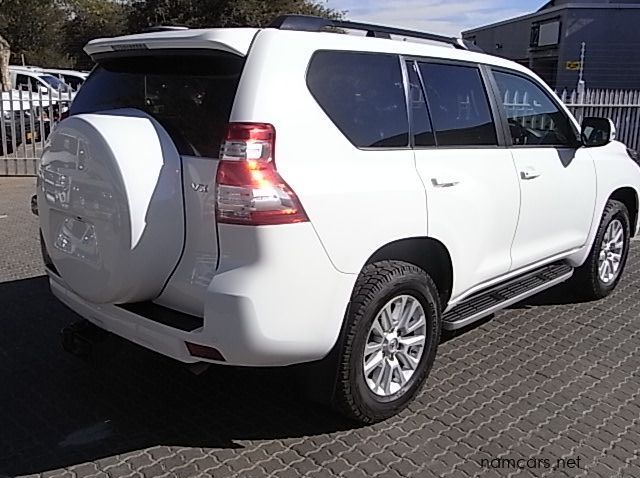 2017 Toyota Prado VX 4.0 V6 7 seater pictures