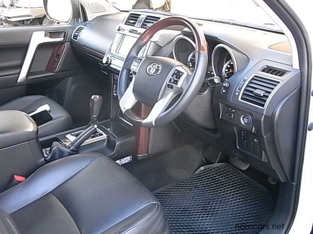 2017 Toyota Prado VX 4.0 V6 7 seater pictures