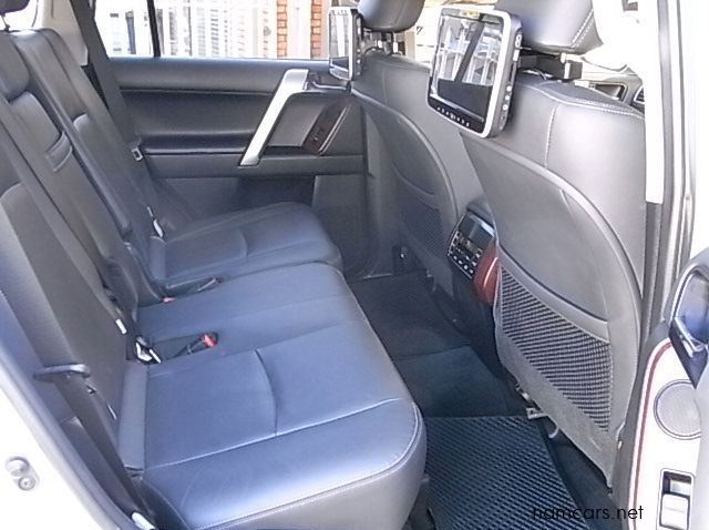 2017 Toyota Prado VX 4.0 V6 7 seater pictures