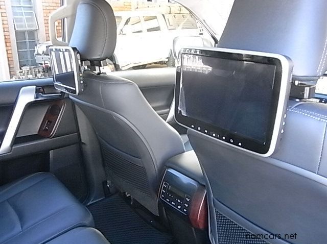 2017 Toyota Prado VX 4.0 V6 7 seater pictures