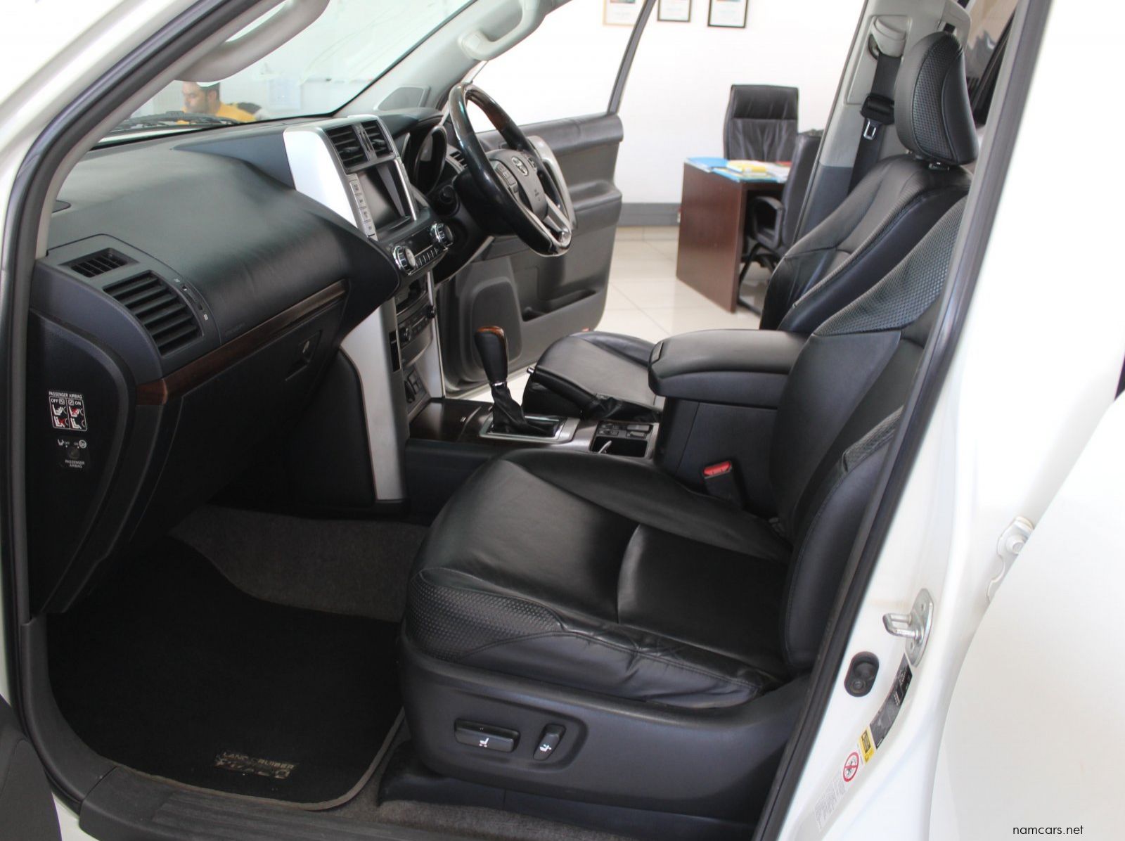 2011 Toyota Prado VX 4.0 pictures