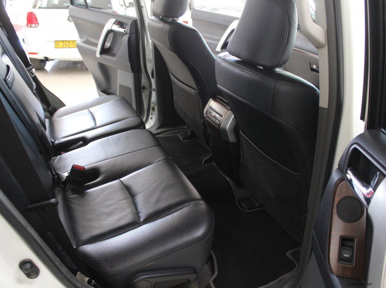 2011 Toyota Prado VX 4.0 pictures