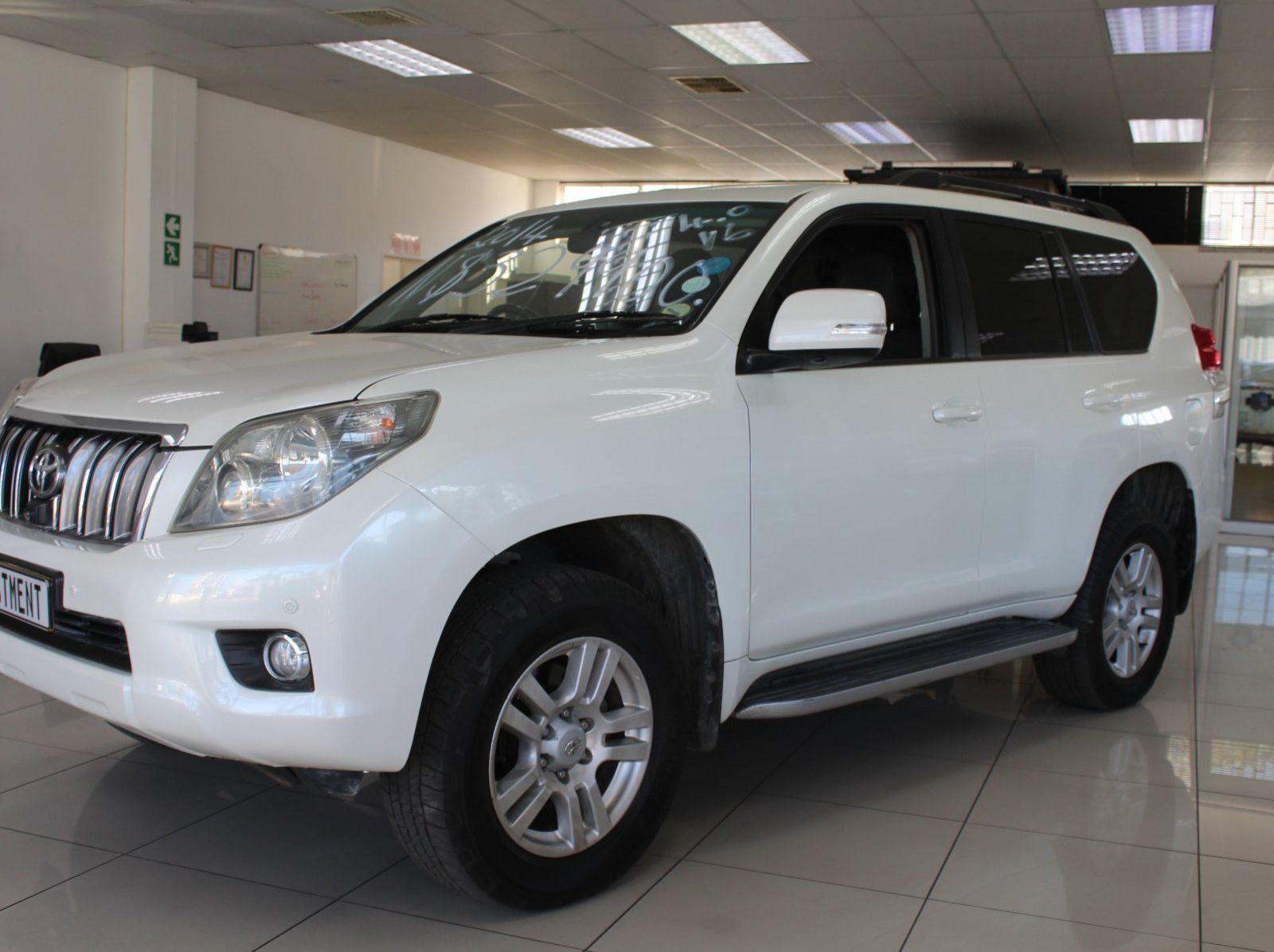 2011 Toyota Prado VX 4.0 pictures