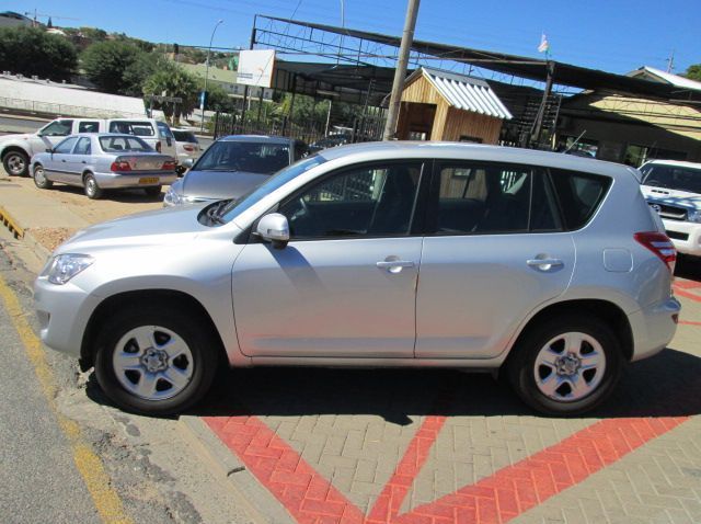 2010 Toyota Rav pictures