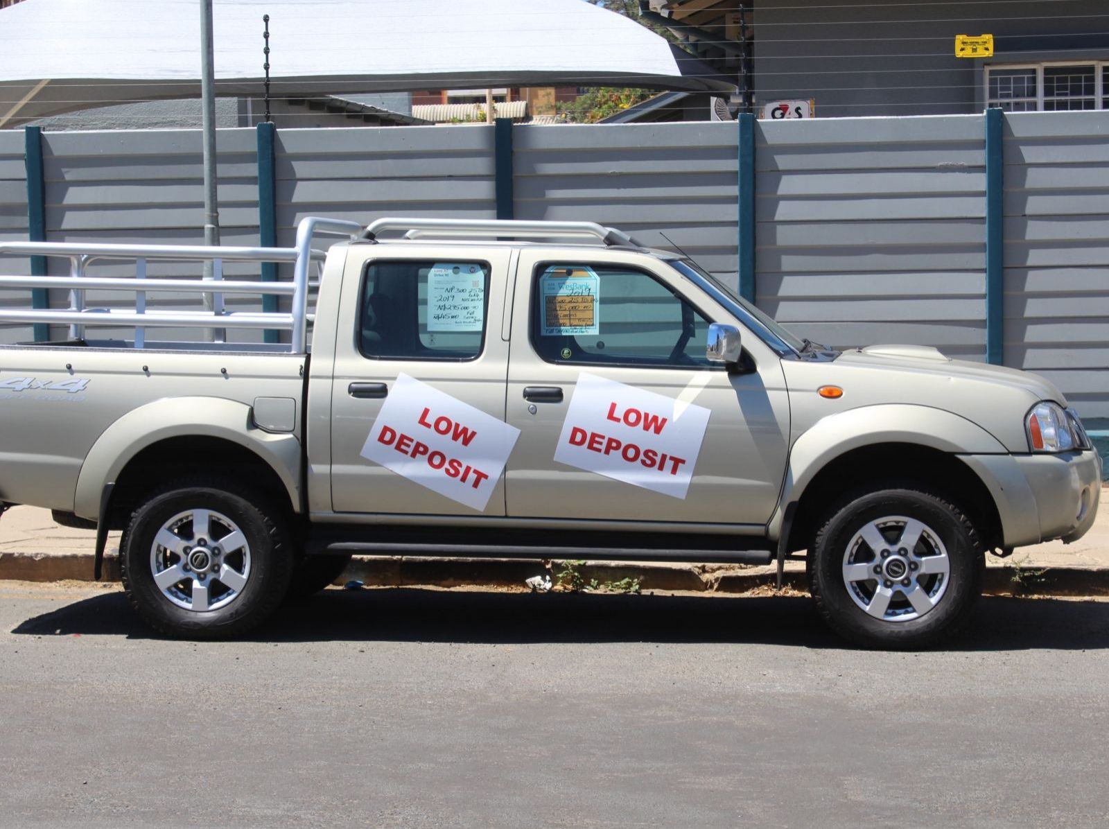 Used Nissan Np300 2.5 TDI Dcab 4x4  for sale in Windhoek, Namibia