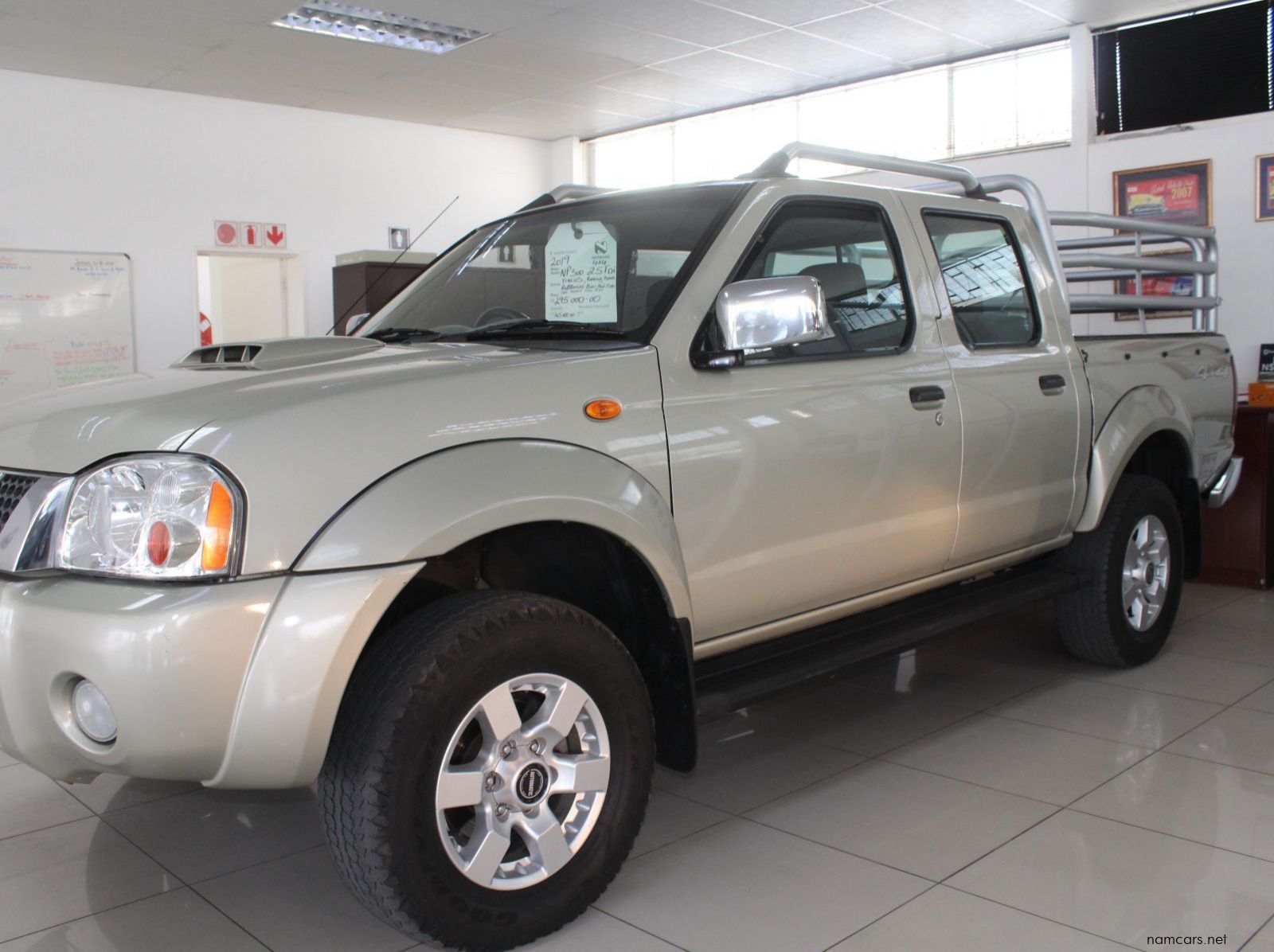 2019 Nissan Np300 2.5 TDI Dcab 4x4 pictures