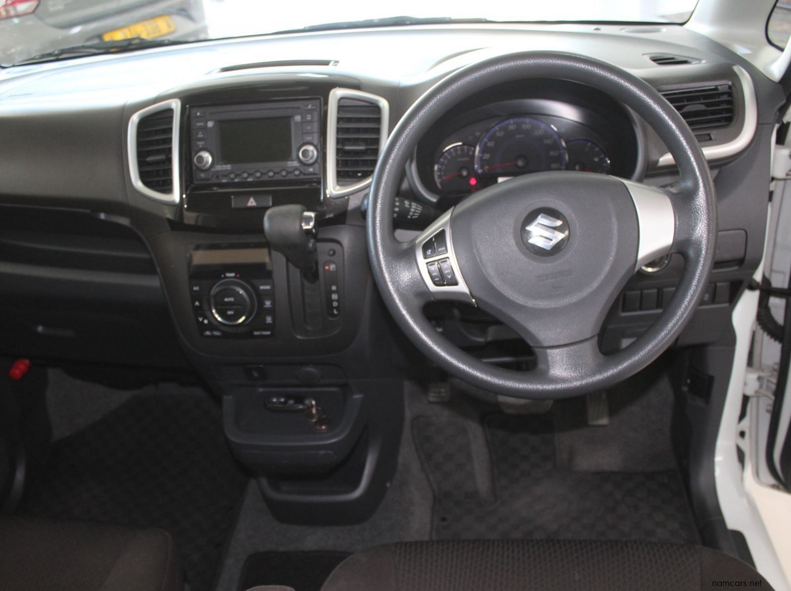 2011 Suzuki Solio pictures