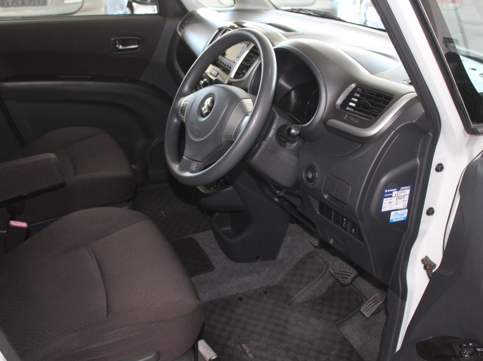 2011 Suzuki Solio pictures