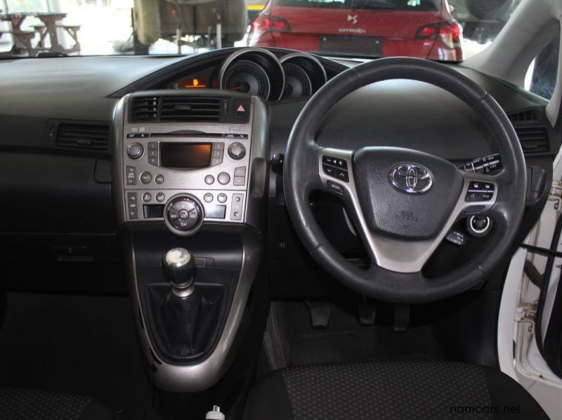 2010 Toyota Verso 1.8 VVTI 7seater pictures