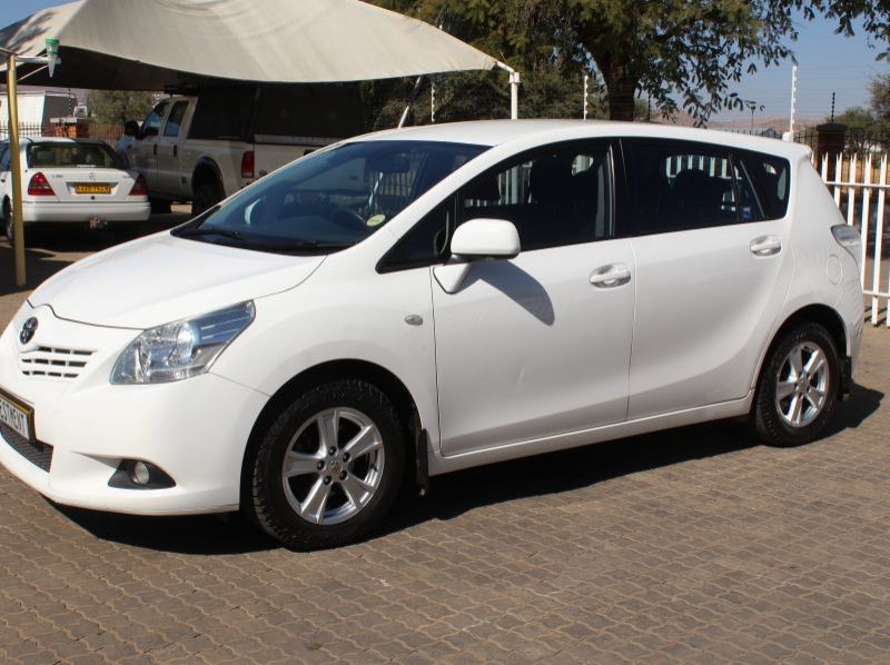 2010 Toyota Verso 1.8 VVTI 7seater pictures