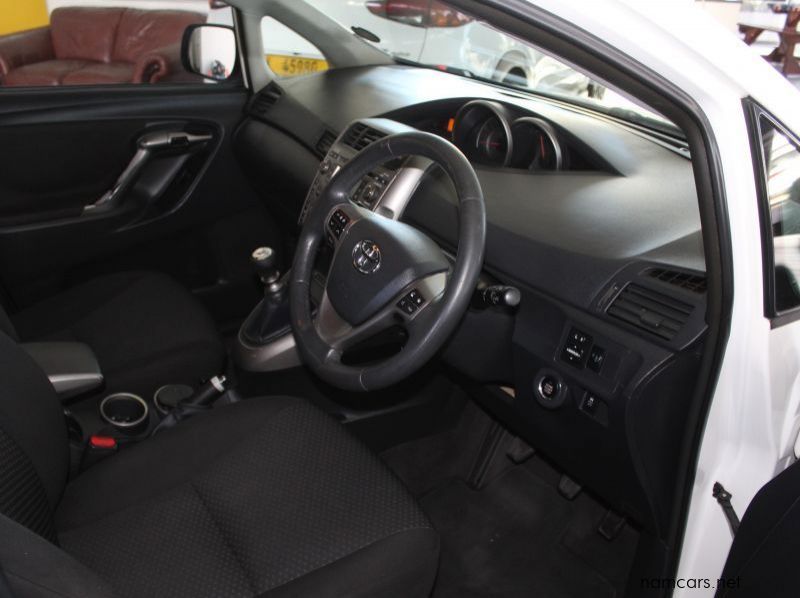 2010 Toyota Verso 1.8 VVTI 7seater pictures