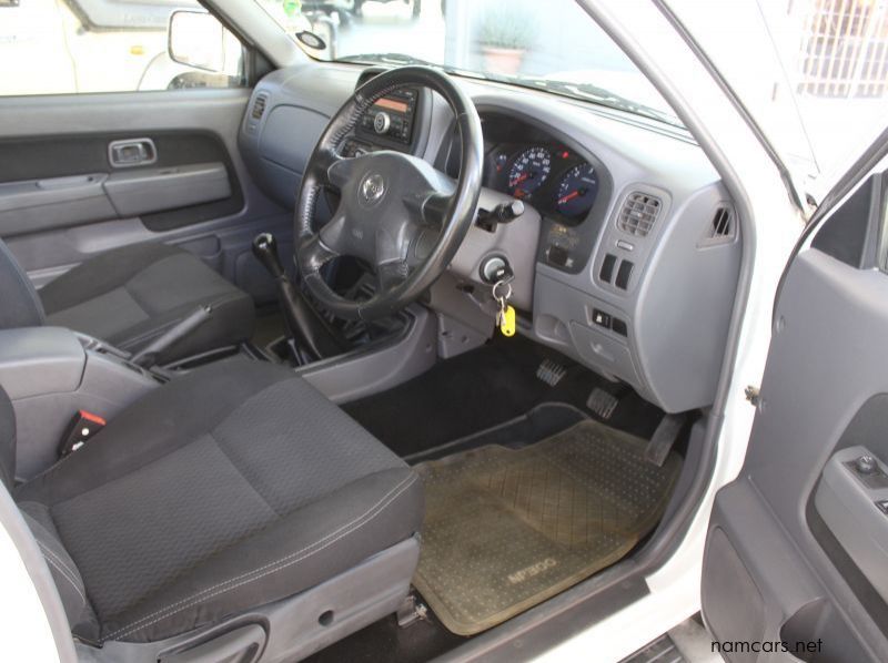 2018 Nissan NP300 2.5 TDI D cab 4x4 pictures