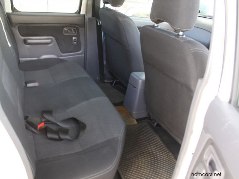 2018 Nissan NP300 2.5 TDI D cab 4x4 pictures