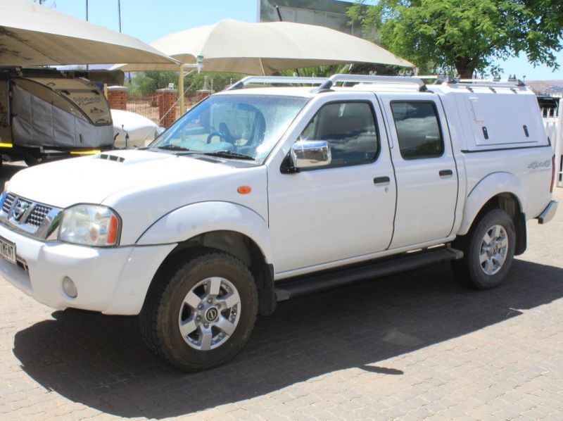 2018 Nissan NP300 2.5 TDI D cab 4x4 pictures