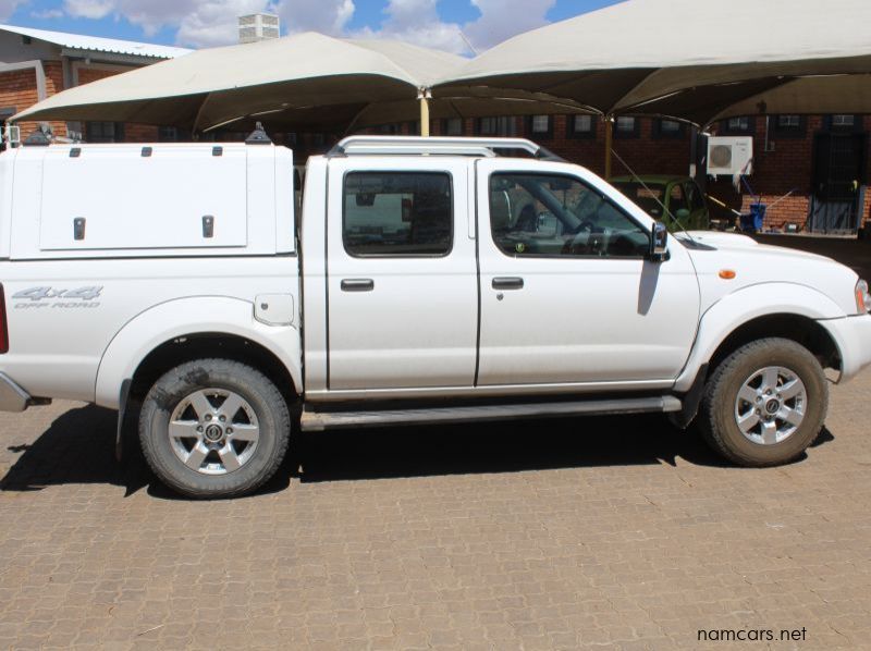 2018 Nissan NP300 2.5 TDI D cab 4x4 pictures