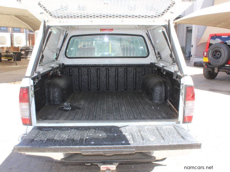 2018 Nissan NP300 2.5 TDI D cab 4x4 pictures