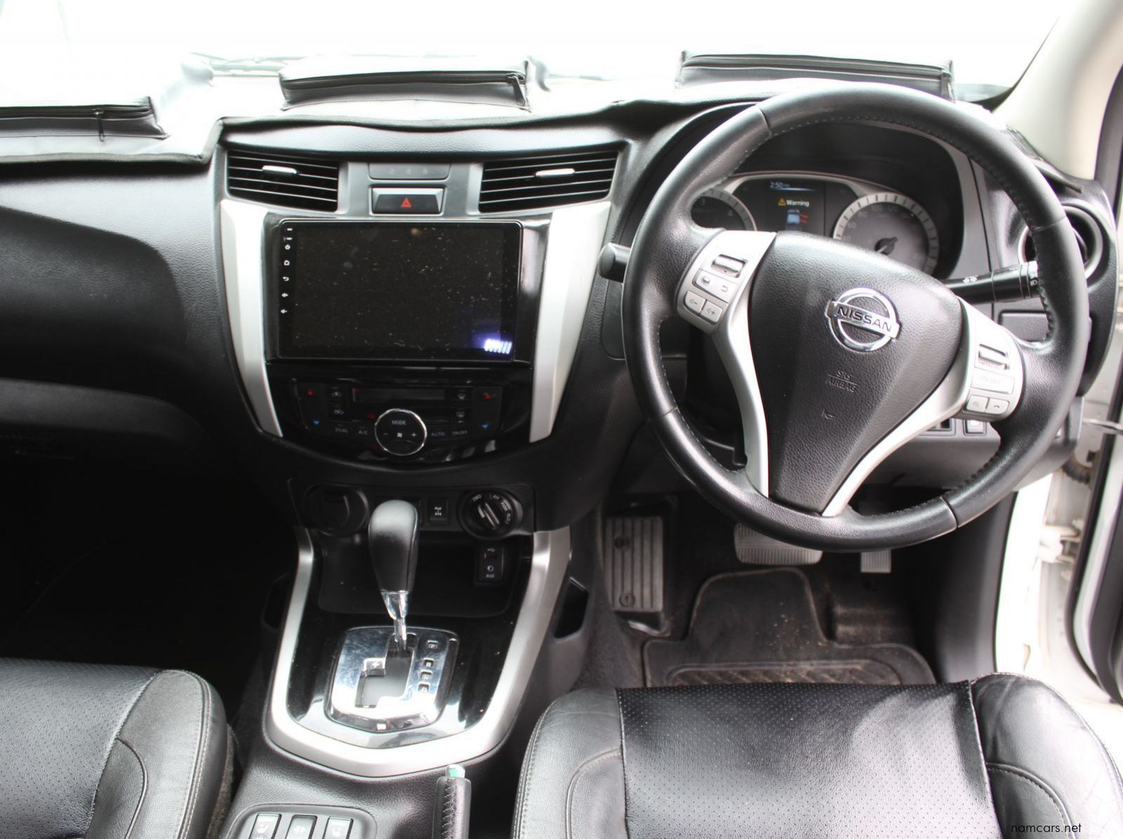 2017 Nissan Navarra 2.3 TDI  DC 4x4 Auto pictures