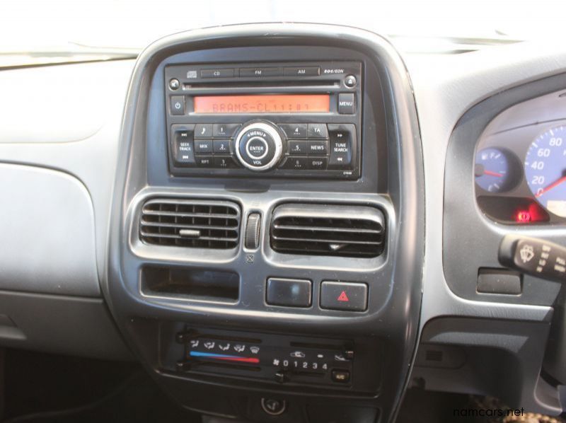 2019 Nissan NP300 2.5 TDI D cab 4x4 pictures