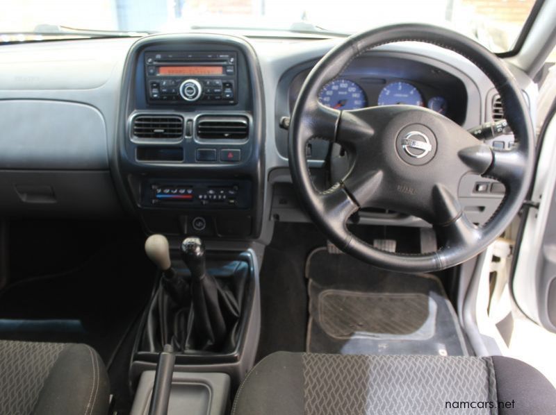 2019 Nissan NP300 2.5 TDI D cab 4x4 pictures