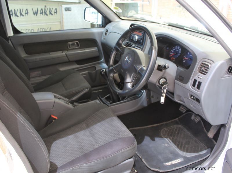 2019 Nissan NP300 2.5 TDI D cab 4x4 pictures