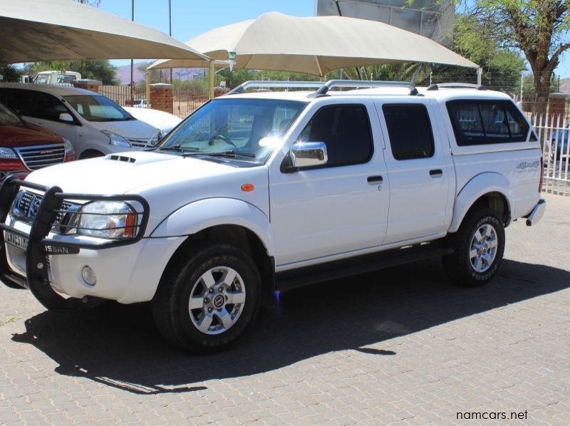 2019 Nissan NP300 2.5 TDI D cab 4x4 pictures