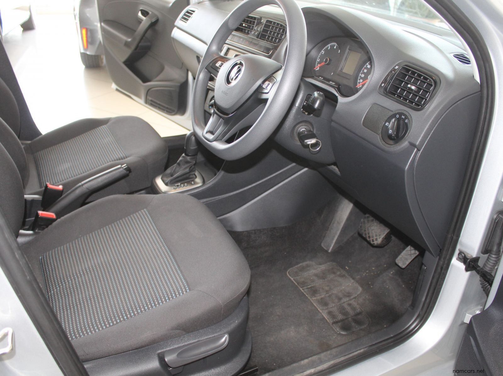 2024 Volkswagen Vw Polo Vivo Comfortline 1.6i Auto pictures