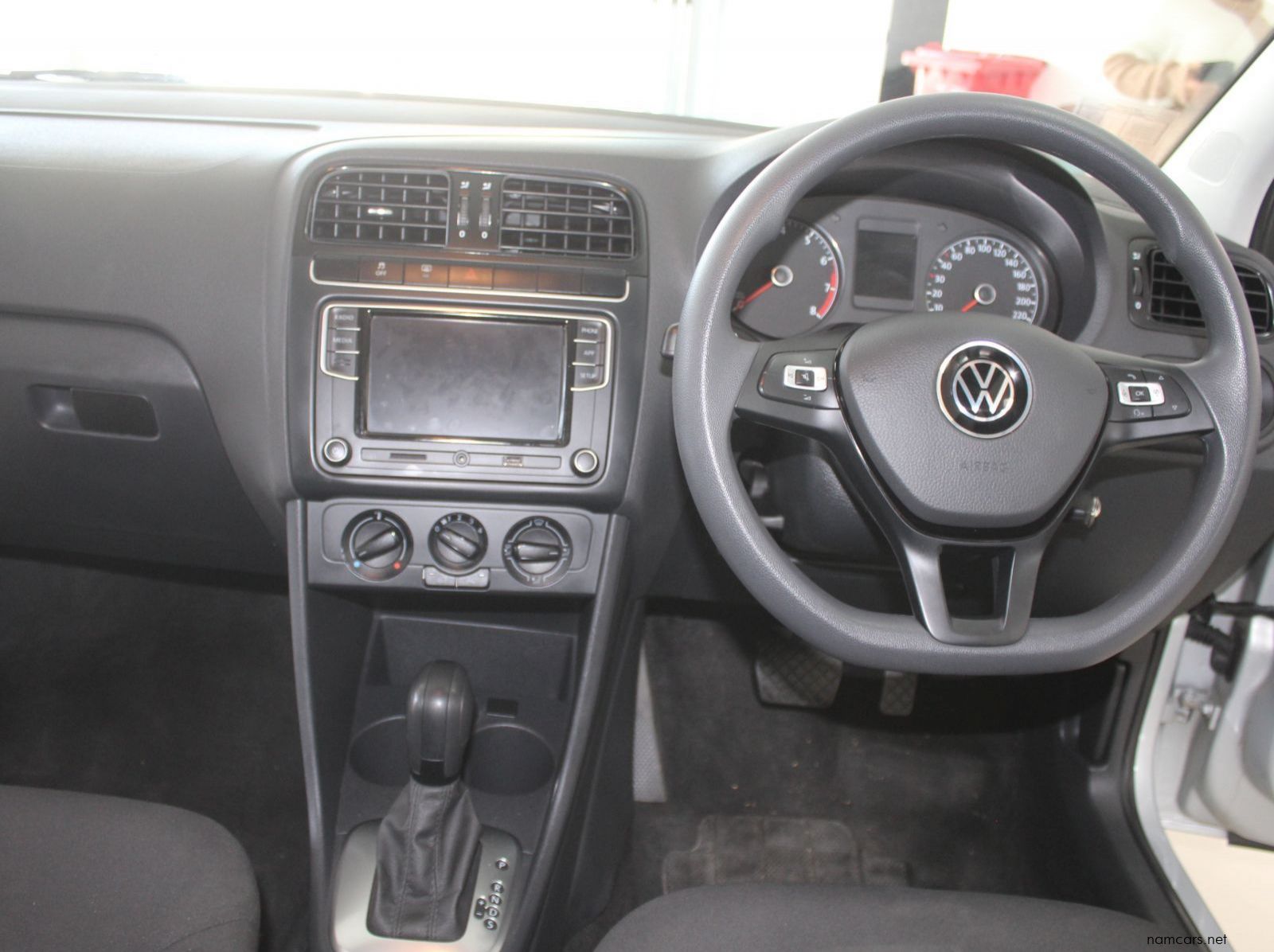 2024 Volkswagen Vw Polo Vivo Comfortline 1.6i Auto pictures