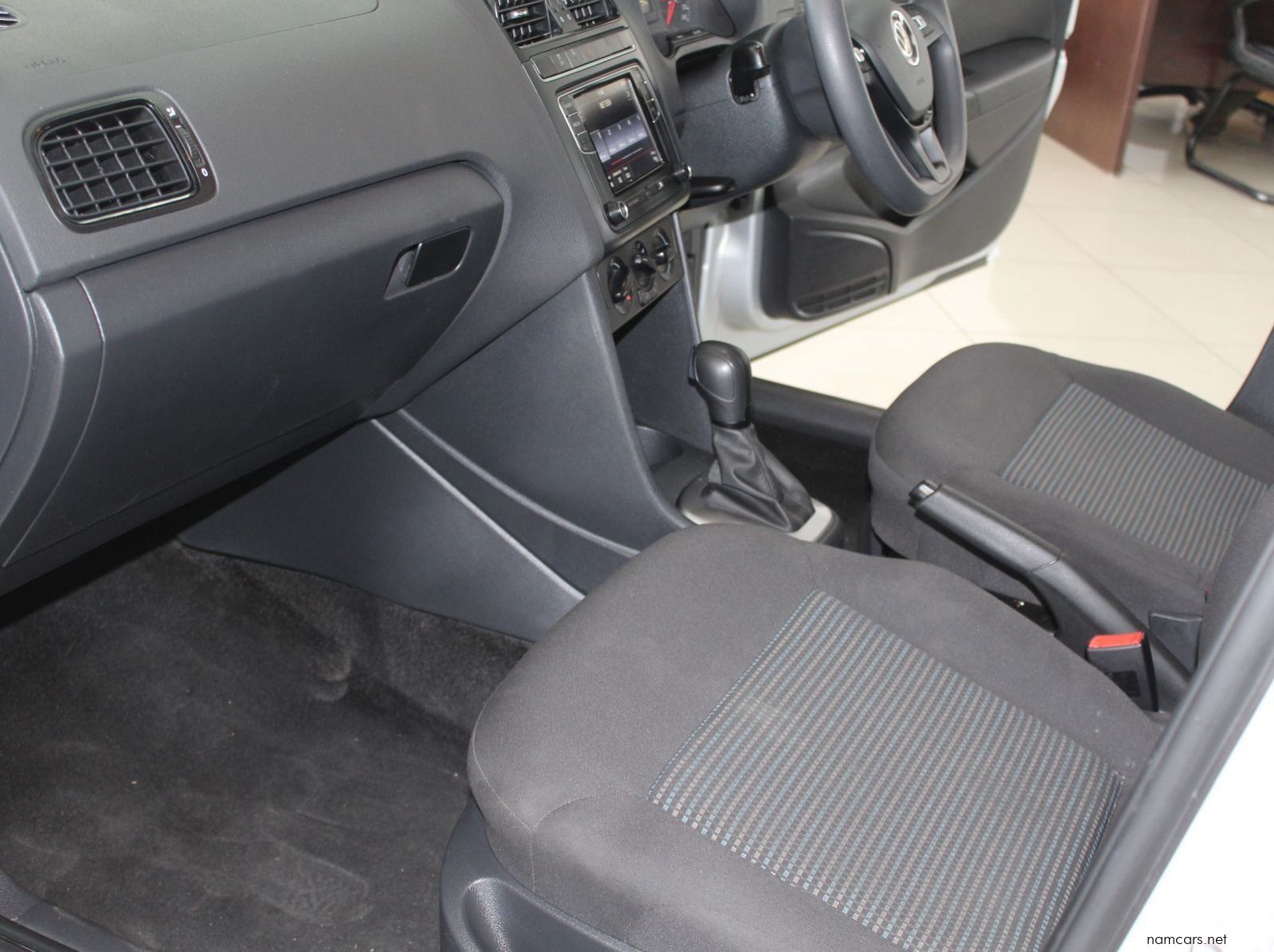 2024 Volkswagen Vw Polo Vivo Comfortline 1.6i Auto pictures