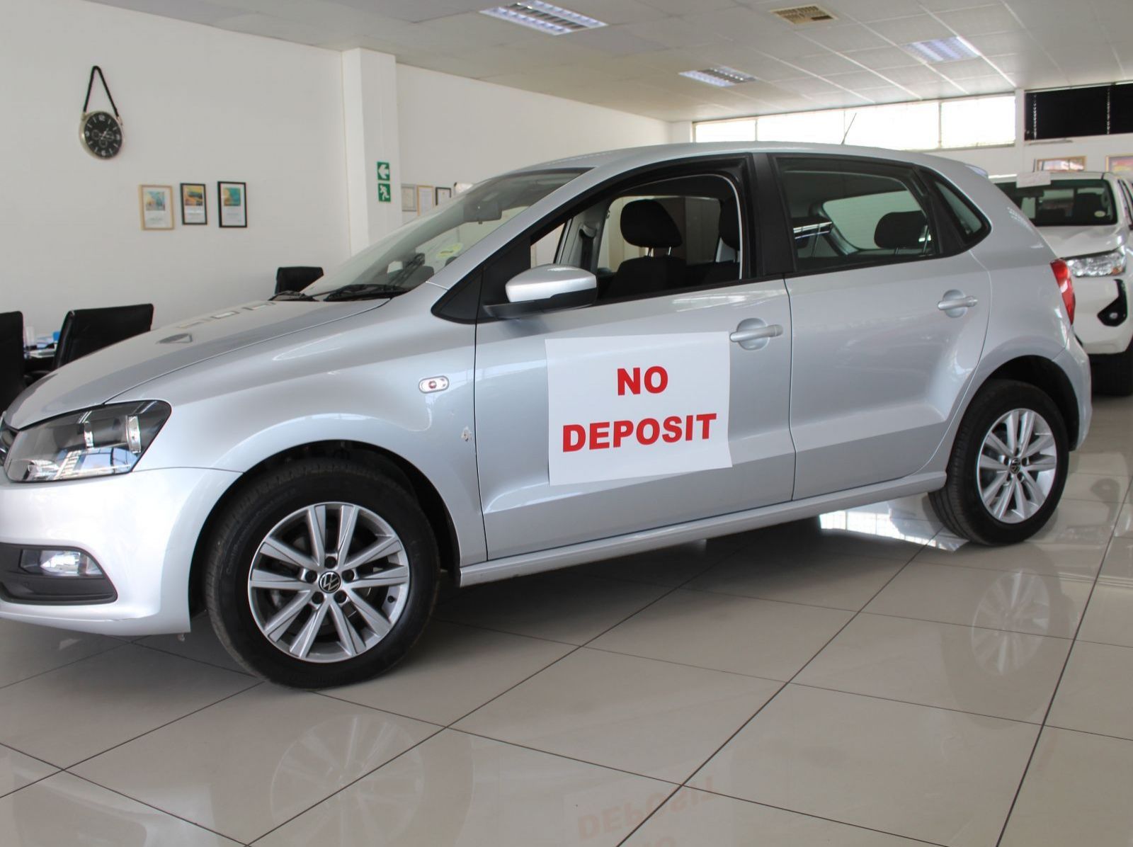 2024 Volkswagen Vw Polo Vivo Comfortline 1.6i Auto pictures