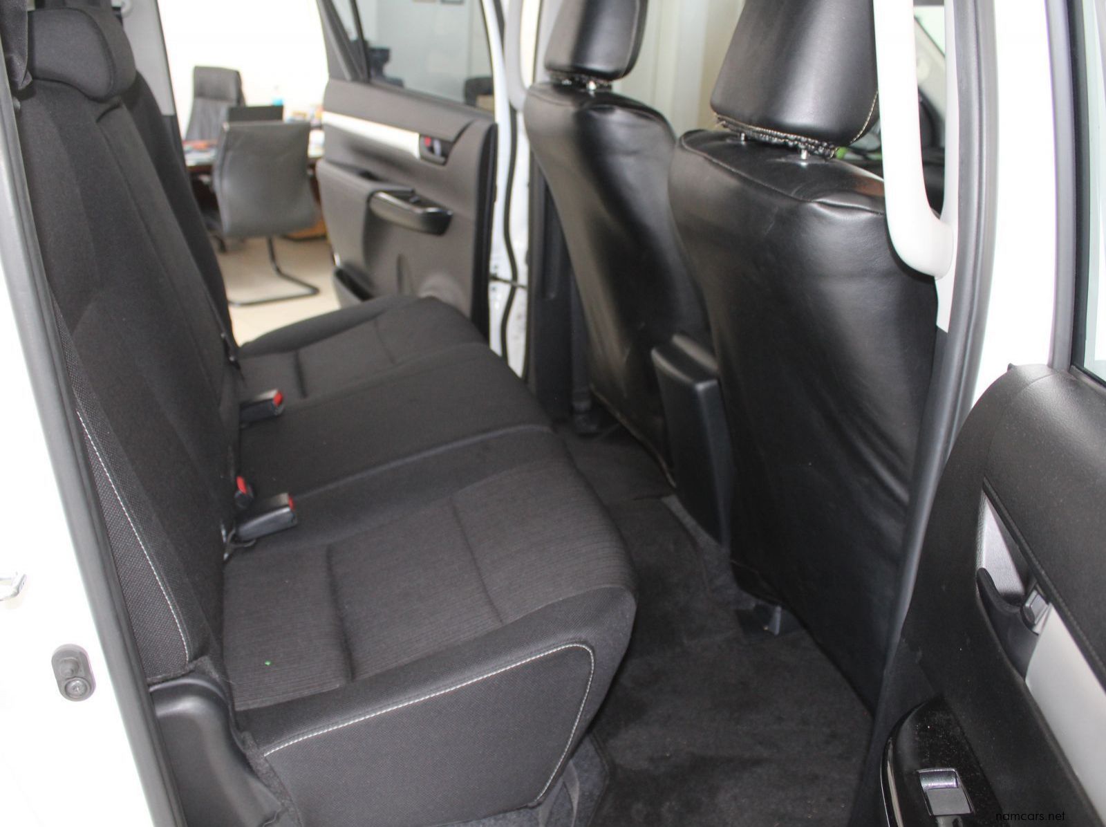 2023 Toyota Hilux 2.4 GD4 4x4 Auto DC pictures