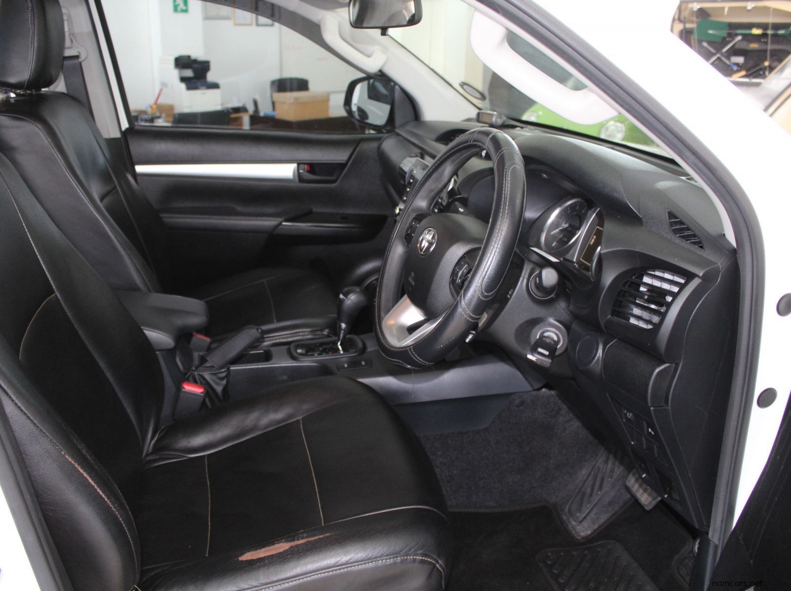 2023 Toyota Hilux 2.4 GD4 4x4 Auto DC pictures